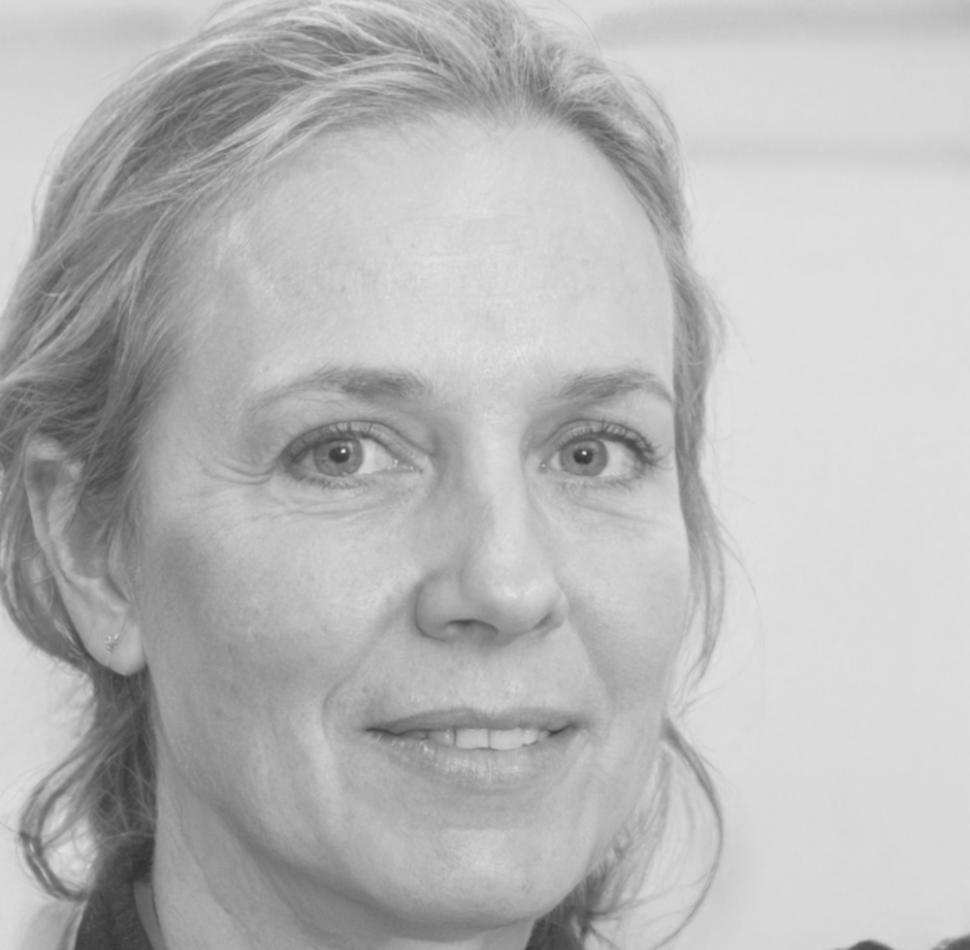 Instructora de yoga especializada en vinyasa